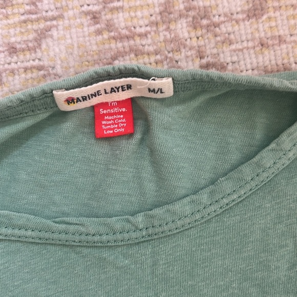 green marine layer t-shirt - size medium/large - Picture 3 of 3